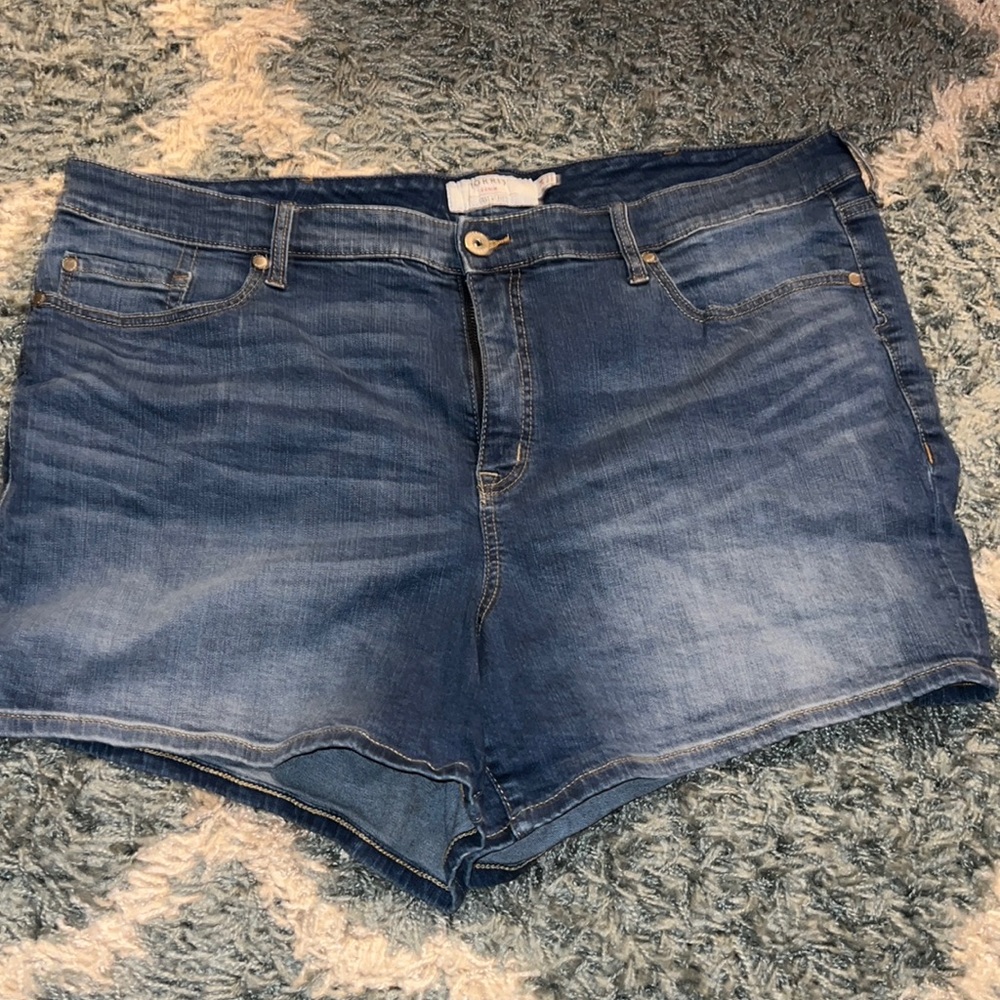 Torrid denim shorts size 24